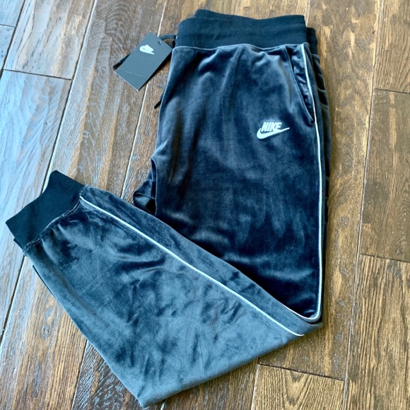 nike women's sportswear heritage plush joggers